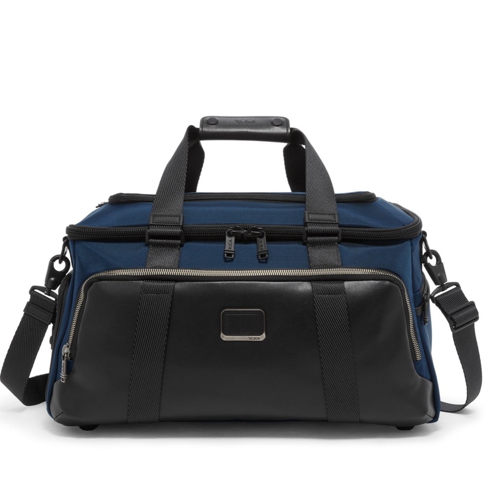 Tumi ALPHA BRAVO McCoy Gym Bag Navy & Black NWT EXCLUSIVE - Picture 1 of 7